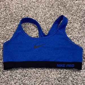 sports bra